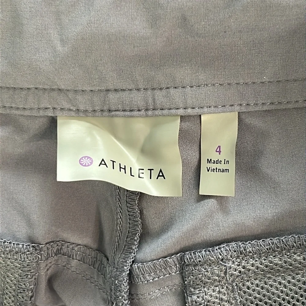 Athleta Gray Wahina Side Zip Back Pockets shorts size 4